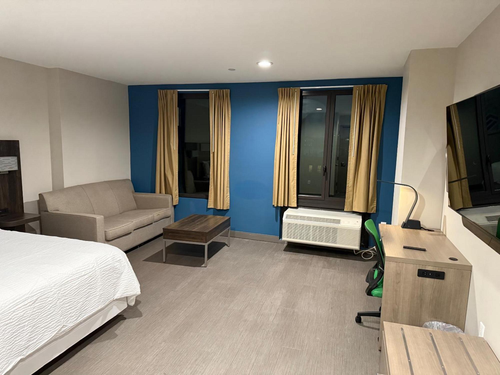 Holiday Inn Express & Suites Нью-Йорк Экстерьер фото