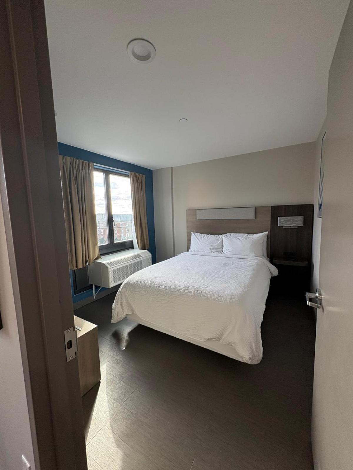 Holiday Inn Express & Suites Нью-Йорк Экстерьер фото